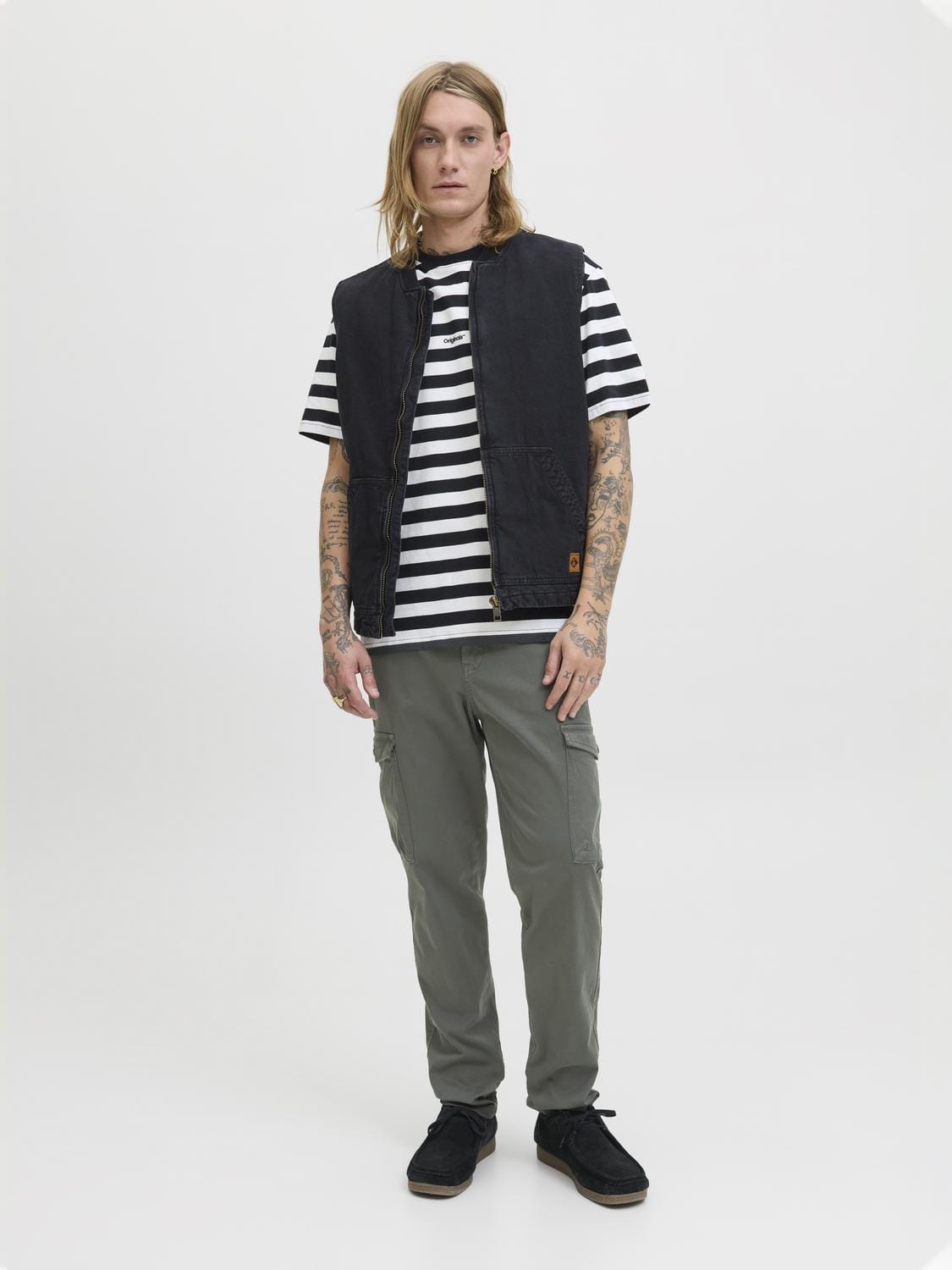 model_shot-front_full